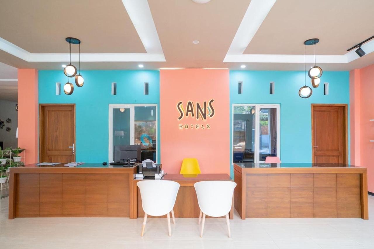 Sans Hotel Queen Batu Sumber Brantas Dış mekan fotoğraf